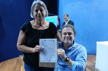 Prefeitura de Mandaguaçu e TJ entregam títulos de posse a 57 moradores