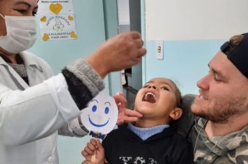 387 crianças menores de 5 anos, são imunizadas contra Poliomielite