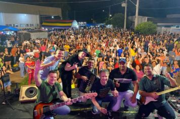 Banda Herança faz galera dançar na Vila Guadiana