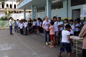 Alunos da Escola Municipal Gilson Belani realizam ação de conscientização de combate ao mosquito da dengue