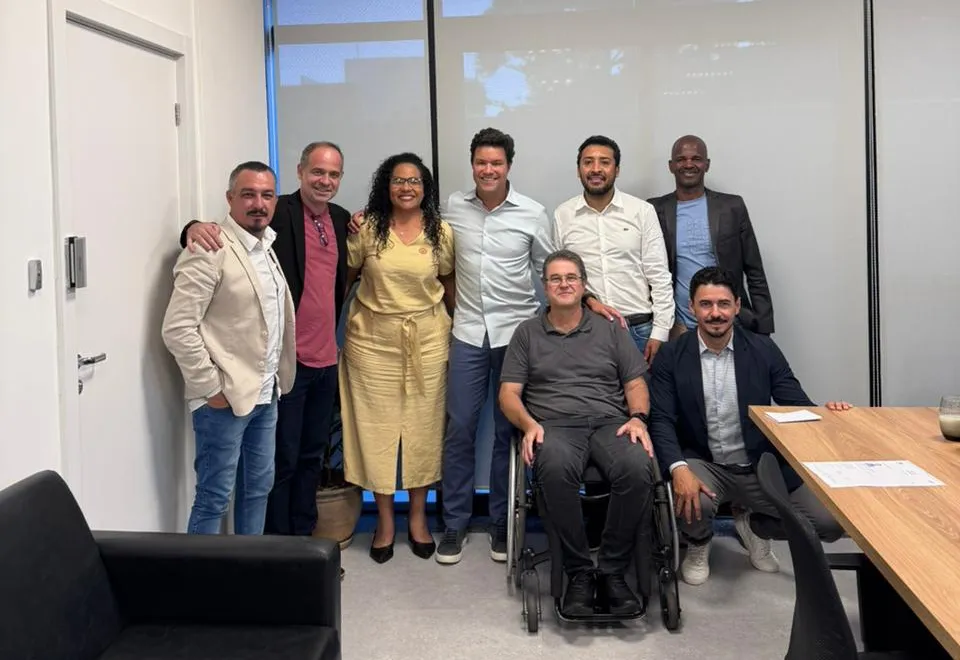 Em Curitiba, prefeito discute Copel, pedágio e liberação de recursos