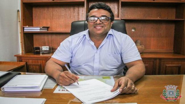 Prefeitura de Mandaguaçu concede vale alimentação e reajuste salarial aos servidores públicos