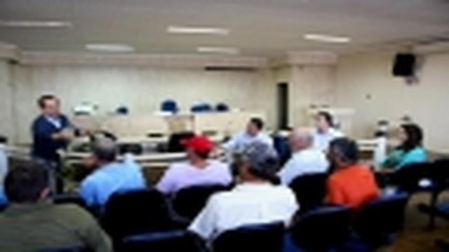 Reunião sobre elaboração de lei municipal para aplicação de agrotóxicos ocorre em Mandaguaçu