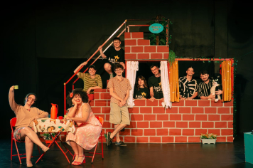 Peça de teatro sobre cooperativismo estimula ajuda ao próximo 