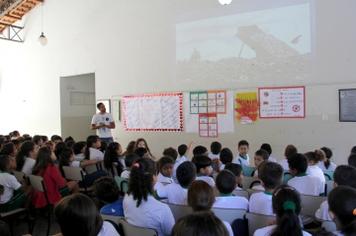 Departamento de Agricultura e Meio Ambiente realiza palestra para Escola Municipal Manoela Rosalina Mazzei da Silva
