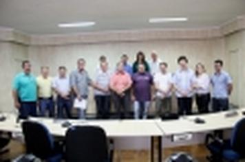 Departamento de Indústria, Comércio e Turismo realiza reunião para assinatura de contrato com seis empresas