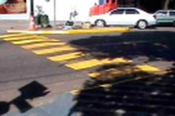 Alerta: respeite a faixa de pedestre