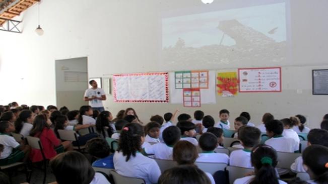 Departamento de Agricultura e Meio Ambiente realiza palestra para Escola Municipal Manoela Rosalina Mazzei da Silva