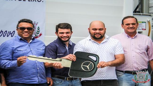 Aquisição de um caminhão coletor de lixo