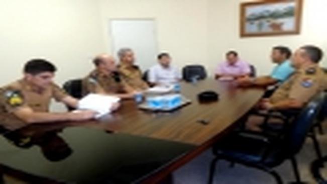 Reunião sobre segurança nas escolas de Mandaguaçu